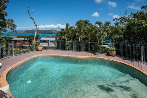 Heliconia 10 Newly Renovated House - Accommodation Whitsundays 3