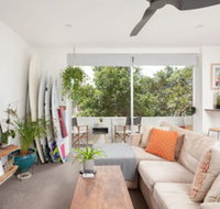 Surf Side Oasis with Balcony near Beach - Accommodation Whitsundays