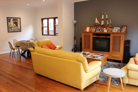 Guesthouse - Accommodation Whitsundays 1