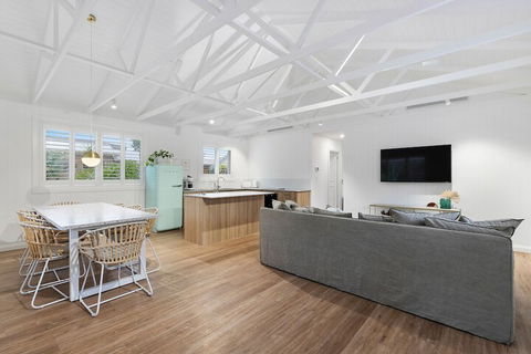 A PERFECT STAY Sunset Beach Summer Breeze - Accommodation Whitsundays 5