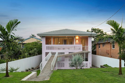 A PERFECT STAY Sunset Beach Summer Breeze - Accommodation Whitsundays 1
