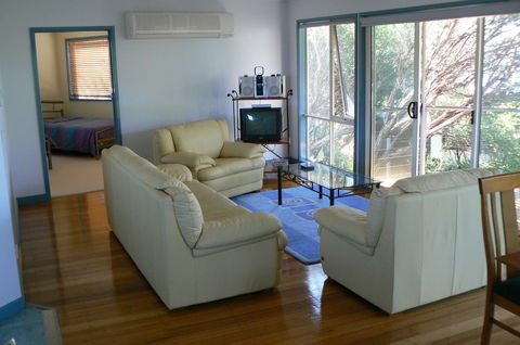 Sandy Point Beach Escape - Accommodation Whitsundays 5