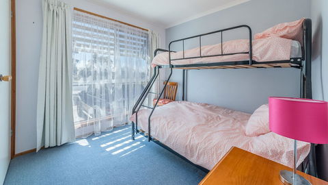 THE Lighthouse Surf Side - Accommodation Whitsundays 1