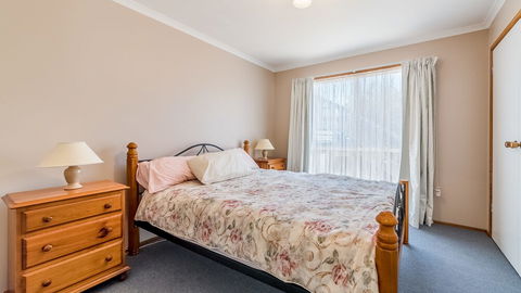 THE Lighthouse Surf Side - Accommodation Whitsundays 4