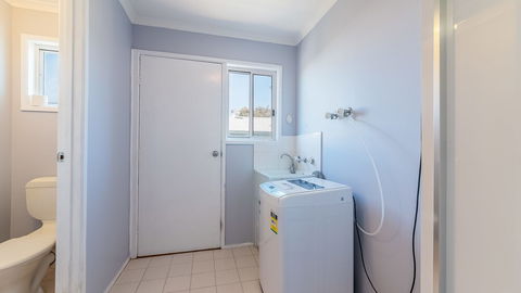 THE Lighthouse Surf Side - Accommodation Whitsundays 0