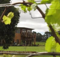 Bettenay Loft Spa Apartment  Lakeview Chalets - Accommodation Whitsundays
