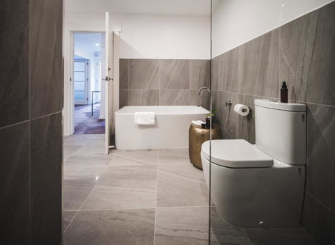 Russell House - Accommodation Whitsundays 1