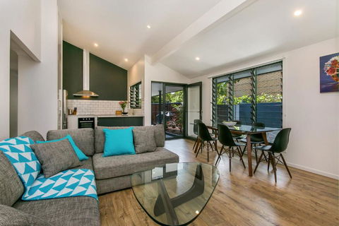 A SWEET ESCAPE At The Beach - Accommodation Whitsundays 3