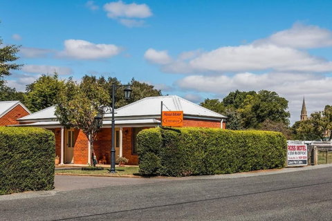 Ross Motel - Accommodation Whitsundays 2