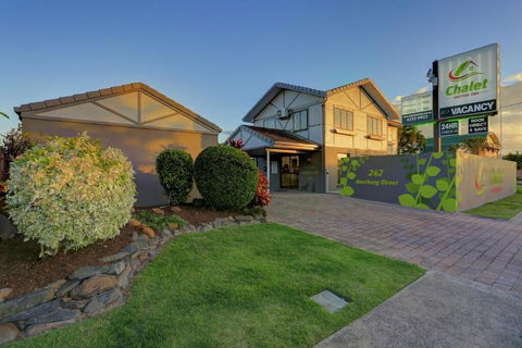 Chalet Motor Inn - Accommodation Whitsundays 4