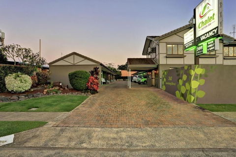 Chalet Motor Inn - Accommodation Whitsundays 1