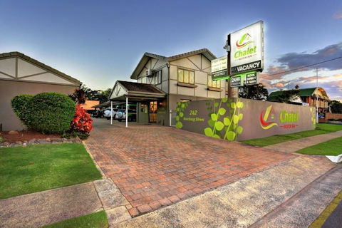 Chalet Motor Inn - Accommodation Whitsundays 3