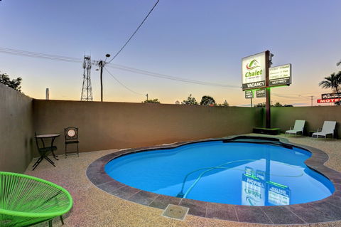 Chalet Motor Inn - Accommodation Whitsundays 6