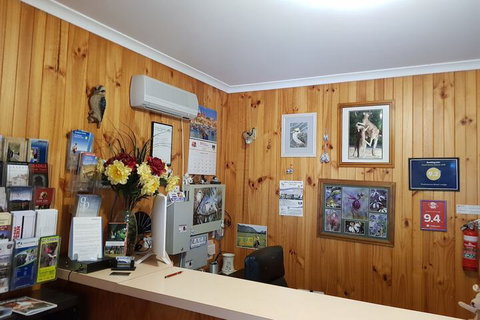 Kookaburra Motor Lodge - Accommodation Whitsundays 1