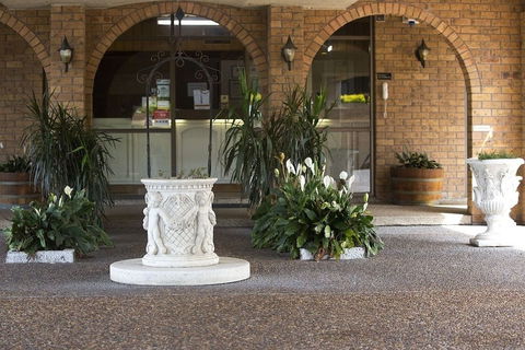 Cumberland Motor Inn - Accommodation Whitsundays 0