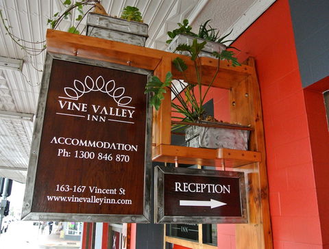 Vine Valley Inn - Accommodation Whitsundays 0