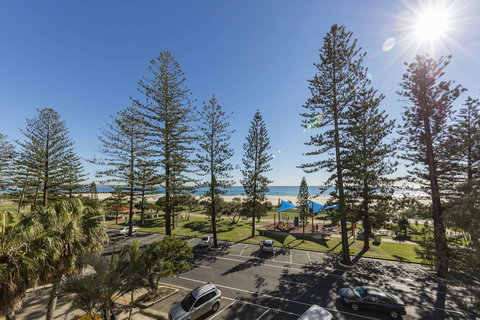 Oaks Gold Coast Calypso Plaza Suites - Accommodation Whitsundays 1