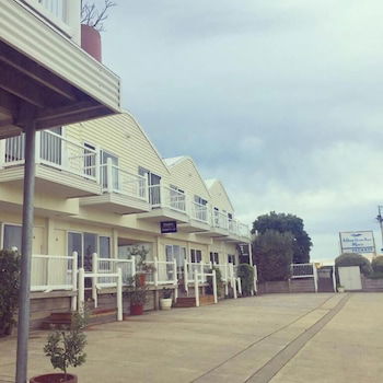 A Great Ocean View Motel - Accommodation Whitsundays 0