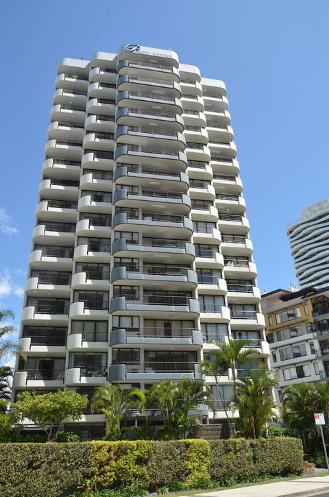 Pacific Resort Broadbeach - Accommodation Whitsundays 0