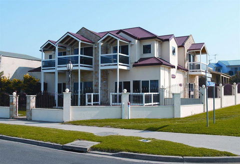 Lighthouse Keepers Inn - Accommodation Whitsundays 0