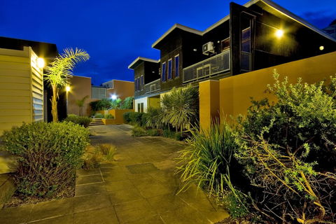 Lornebeach Apartments - Accommodation Whitsundays 1