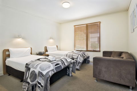 Lornebeach Apartments - Accommodation Whitsundays 2