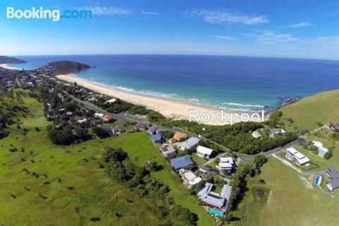 ROCKPOOL (4 Night Min) - Accommodation Whitsundays 0