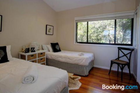ROCKPOOL (4 Night Min) - Accommodation Whitsundays 3