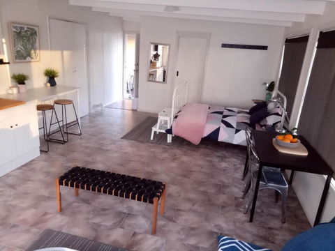 The Husky House Or The Husky Studio Suite - Accommodation Whitsundays 3