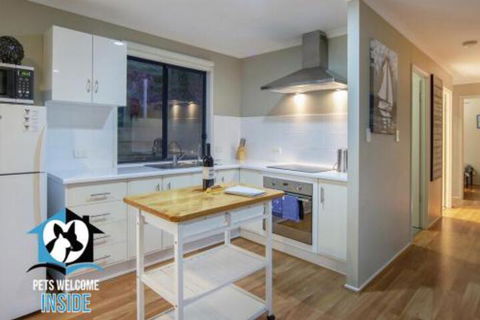 Almost New + Sea & Lake Views - Accommodation Whitsundays 2