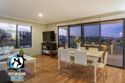 Almost New + Sea & Lake Views - Accommodation Whitsundays 1