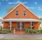 Eliza 1875 Red Brick Duplex Townhouse - Accommodation Whitsundays