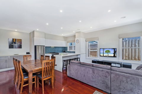 Merri Place - Accommodation Whitsundays 2