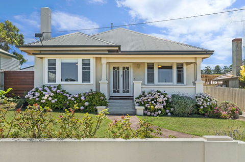 Merri Place - Accommodation Whitsundays 0