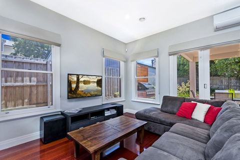 Merri Place - Accommodation Whitsundays 1