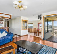 Rocks Retreat House with Sea Views - Accommodation Whitsundays