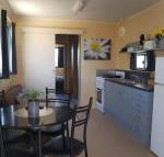 Rocks Retreat Cabin 3 Lobster - Accommodation Whitsundays