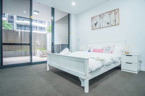 Stunning And Cozy Apartment In Heart Of Mascot - Accommodation Whitsundays 2