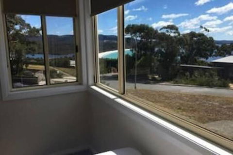 Angasi Apartment On Highcrest - Accommodation Whitsundays 3