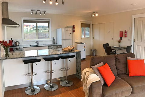 Angasi Apartment On Highcrest - Accommodation Whitsundays 5