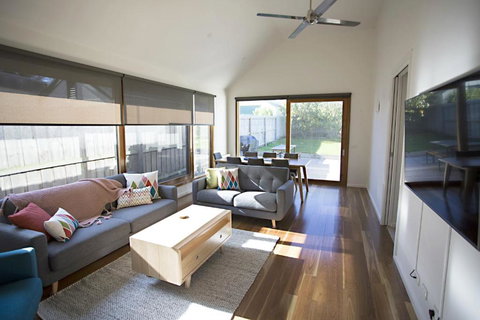 GALWAY COTTAGE - Accommodation Whitsundays 3