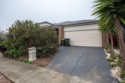 Gorgeous 4BR Home In Point Cook - Accommodation Whitsundays 6
