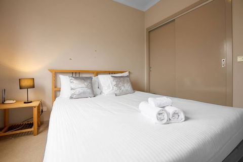 Gorgeous 4BR Home In Point Cook - Accommodation Whitsundays 2