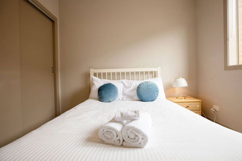 Gorgeous 4BR Home In Point Cook - Accommodation Whitsundays 4