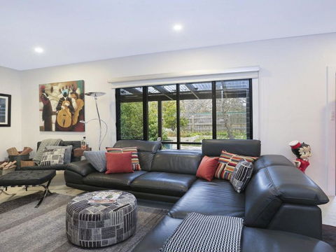 Lovett Quirky Stylish With A Bush Backdrop - Accommodation Whitsundays 6