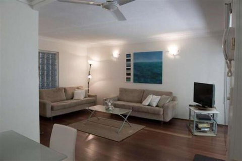 Absolute Beachfront Mooloolaba - Accommodation Whitsundays 5