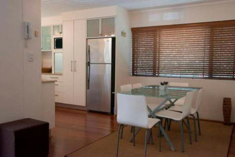 Absolute Beachfront Mooloolaba - Accommodation Whitsundays 6