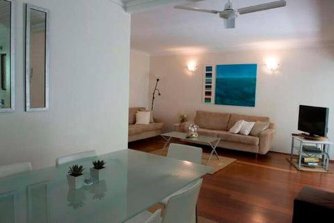 Absolute Beachfront Mooloolaba - Accommodation Whitsundays 3