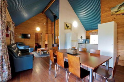 Sunnyhurst Chalets Rural Stay - Accommodation Whitsundays 2