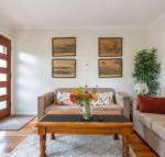 Spacious Bungalow5min walk to station5min to Box HillWiFiParking - Accommodation Whitsundays